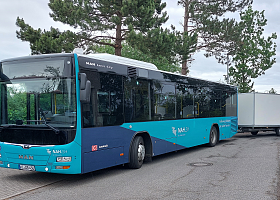 Bus mit Fahrradanhänger