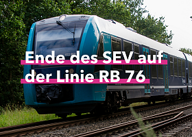 Ende des SEV auf der Linie RB 76. Bild eines blaue-türkisen Zuges.