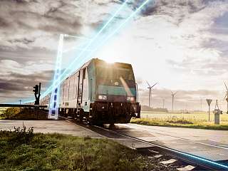 Marschbahnzug mit gezeichneter Oberleitung