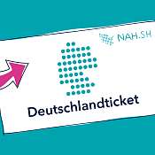 Gepunktete Deutschlandkarte, drunter steht Deutschlandticket, ein pinker Pfeil zeigt auf den Schriftzug