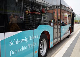 Bild vion einem Bus im NAH.SH-Design