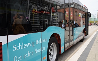 Bild vion einem Bus im NAH.SH-Design