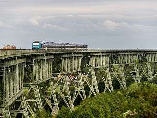 Marschbahnwagen auf der Brücke Hochdonn Marschbahnwagen auf der Brücke Hochdonn