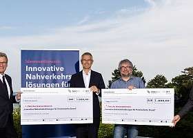 Verkehrsminister Dr. Bernd Buchholz, Thomas König (Tricon), Sebastian Lopitz (BCS), NAH.SH-Geschäftsführer Dr. Arne Beck