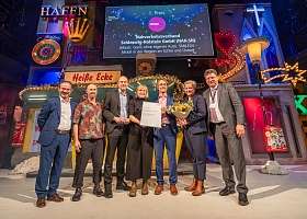 Menschengruppe bei der DTP Preisübergabe