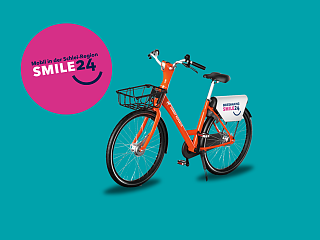 SMILE24 Fahrrad mit türkisem Hintergrund 