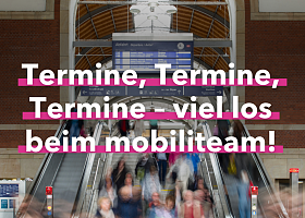 Viel los beim mobiliteam Schriftzug 