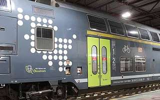 Zug der DB mit Oekostrom Logo DB Regio SH