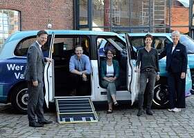 Staatssekretär MWVATT Tobias von der Heide, Wissenschaftlicher Mitarbeiter der UHH Christoph van Dülmen, Prokuristin der NAH.SH GmbH Petra Coordes, Leiterin der Begleitforschung der Uni Ham-burg Prof. Dr. Katharina Manderscheid und Präsidentin des Kreises