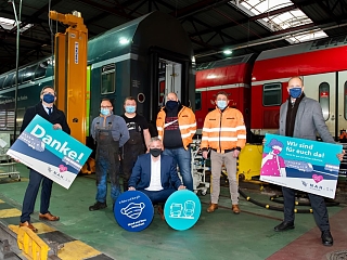 Staatssekretär Dr. Thilo Rohlfs, der Vorsitzende der Regionalleitung bei DB Regio Nord, Torsten Reh, und NAH.SH-Geschäftsführer Dr. Arne Beck dankten den Mitarbeitern der Verkehrsunternehmen für ihren Einsatz in Pandemiezeiten