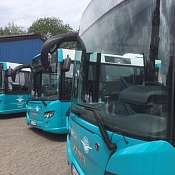 006-Stadtverkehr.jpg Frontansicht von drei Bussen