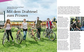 vier Menschen mit Fahrrad, links die Überschrift: Mit dem Drahtesel zum Prinzen, rechts der Text zur Überschrift