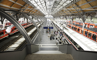 Blick auf Gleise des Lübecker Hauptbahnhofs