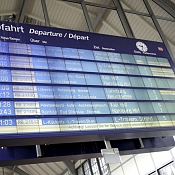 Anzeigetafel im Bahnhof