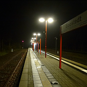 beleuchteter Bahngleis