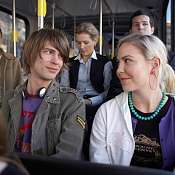 Menschen in einem Bus
