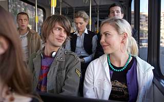 Menschen in einem Bus