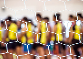 undeutliche Sportmannschaft durch Netz