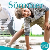Junge auf dem Titelbild der Broschüre Sömmer 2018, daneben Themenüberschriften