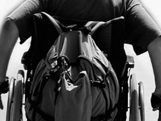 Sicht auf Person im Rollstuhl 