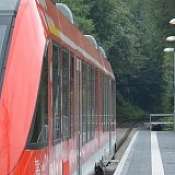 Zug an Gleis