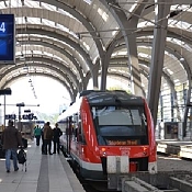 Züge im Bahnhof Kiel
