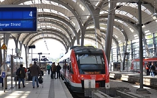 Züge im Bahnhof Kiel